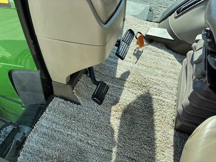 john-deere-8320r-image-73