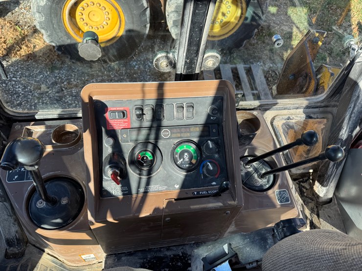 john-deere-410-image-11