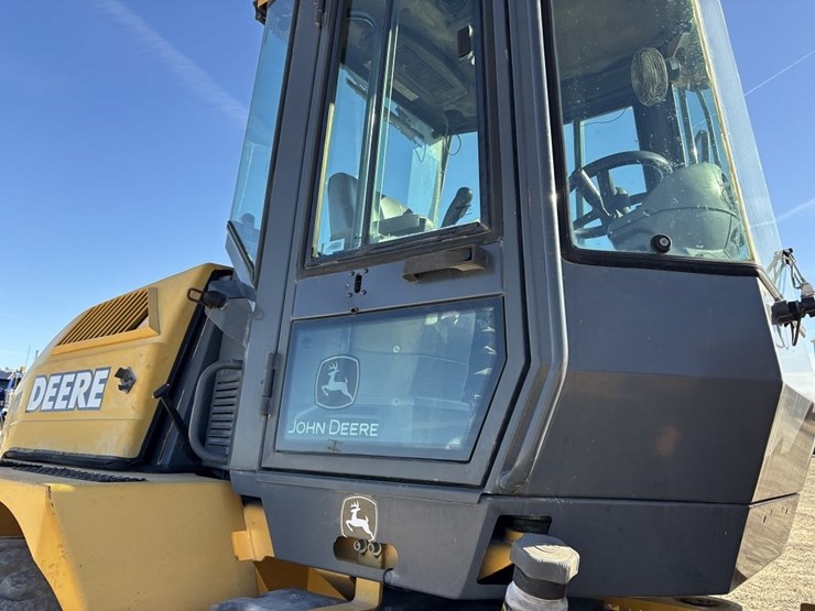 2003-deere-324h-image-19