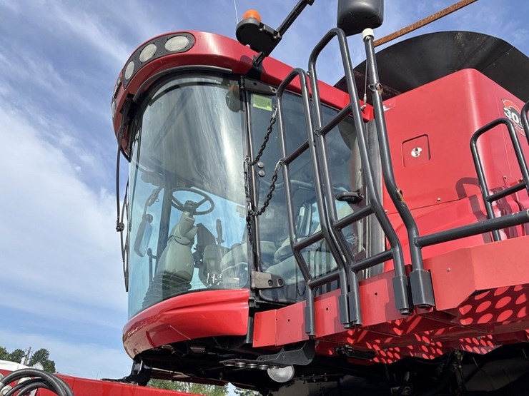 case-ih-7010-image-36