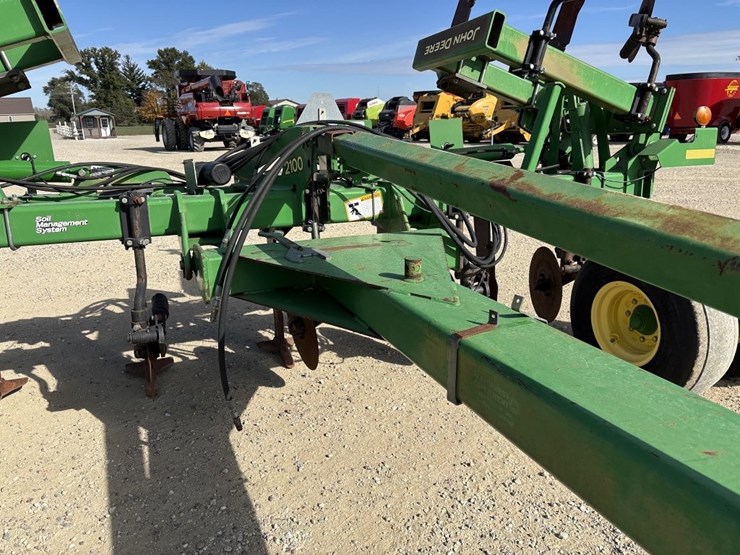 john-deere-2100-image-12