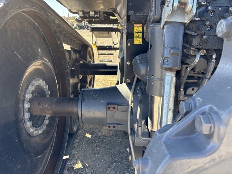 challenger-765e-track-tractor-image-25