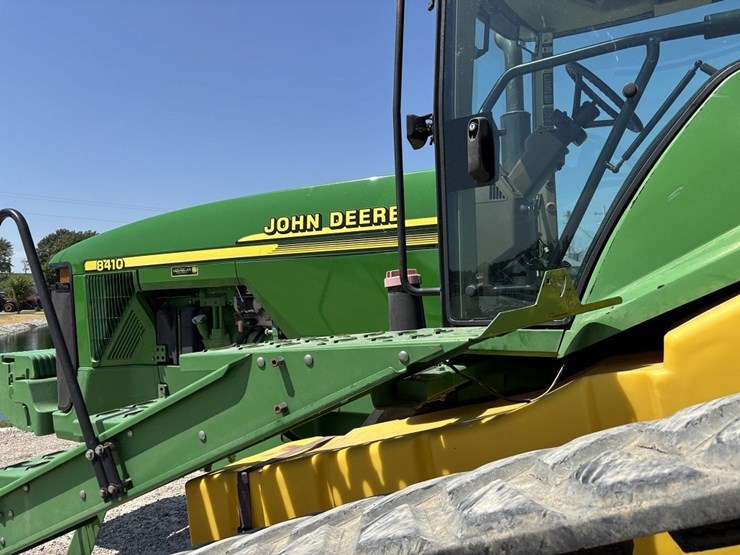 john-deere-8410t-image-37