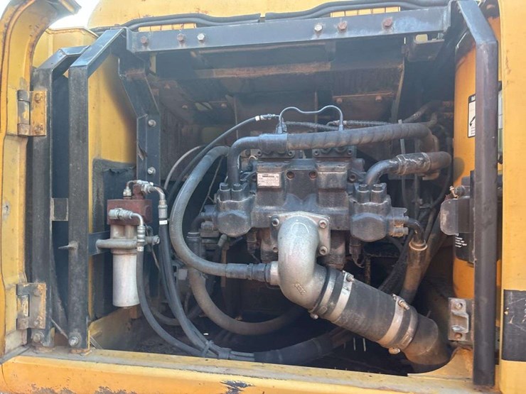 deere-200-lc-image-17