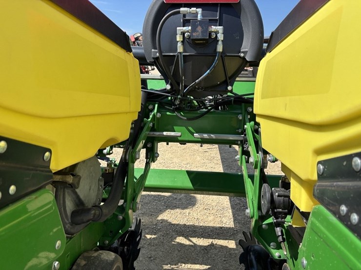 john-deere-1785-image-17
