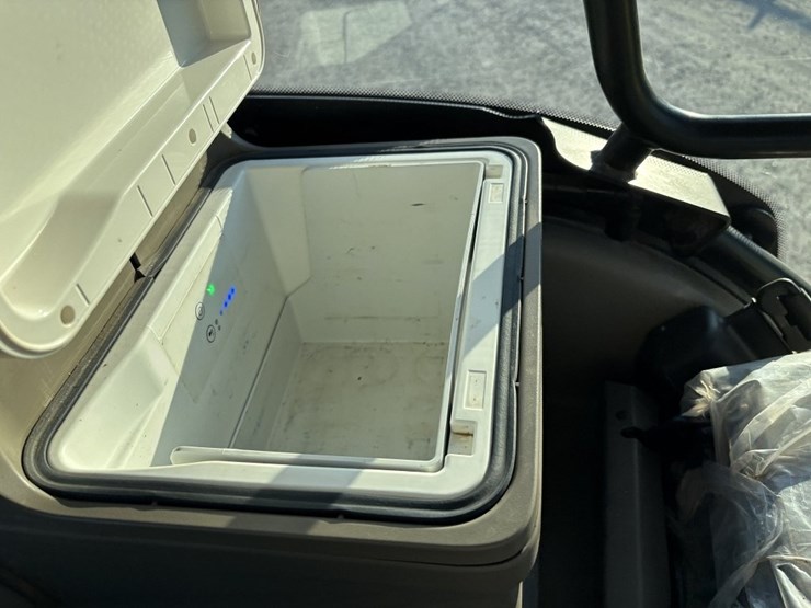 john-deere-8r-310-image-43