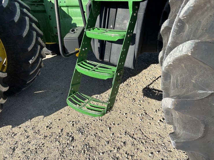 john-deere-8330-image-32