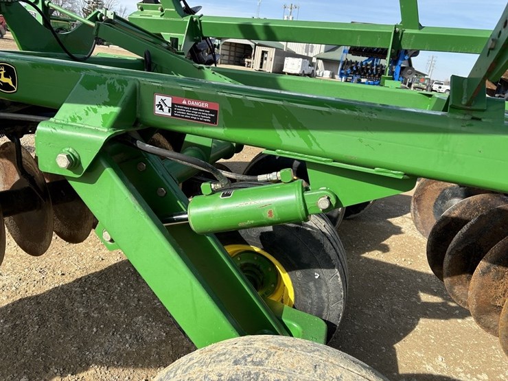 john-deere-637-image-32