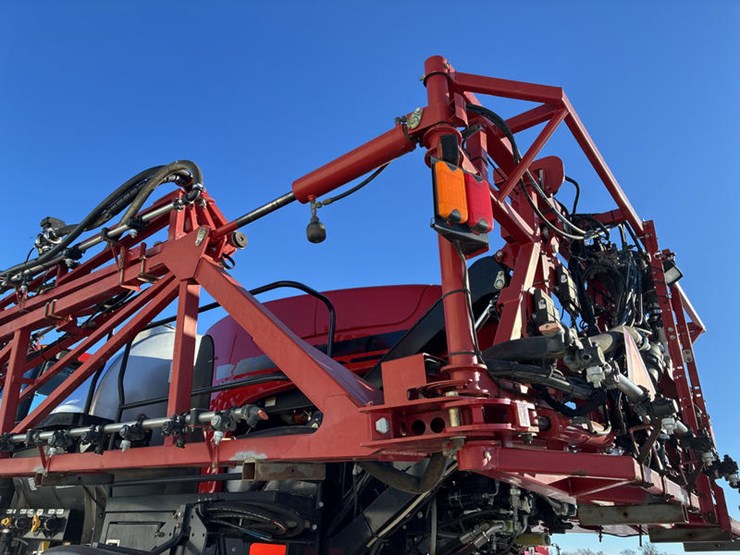 case-ih-patriot-3340-image-35