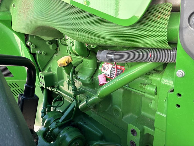 john-deere-8320r-image-43