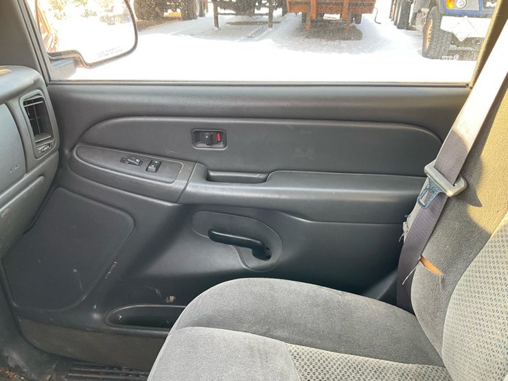 2005-chevrolet-k2500-image-70