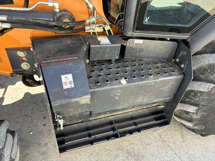 2019-case-580sn-image-31