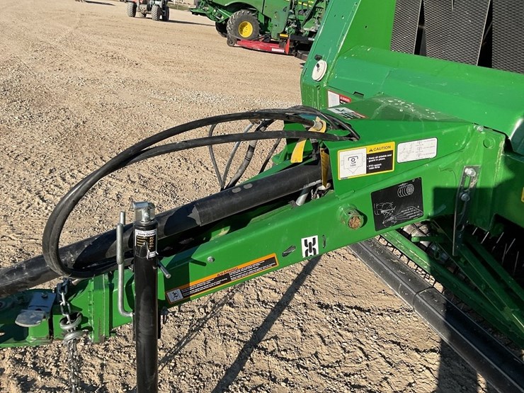 john-deere-560m-image-35