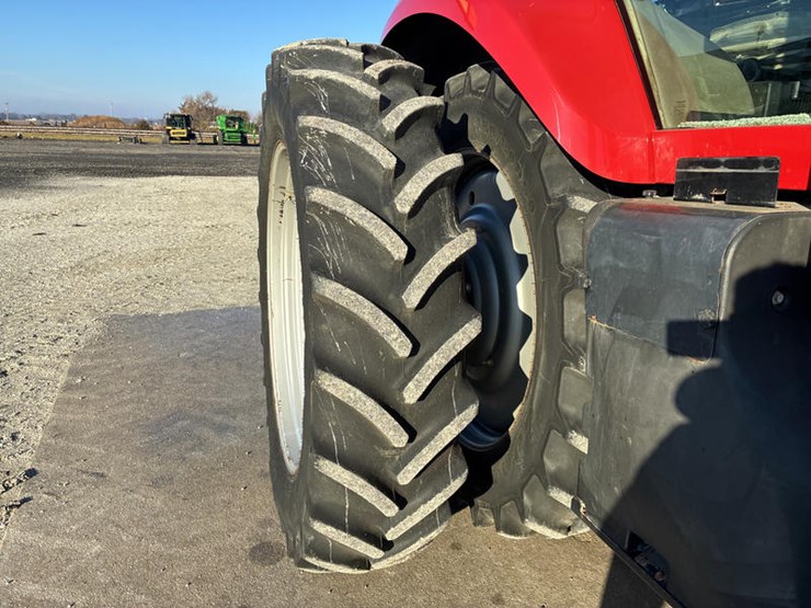 case-ih-magnum-305-image-59