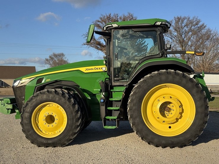 john-deere-8r-310-image-2