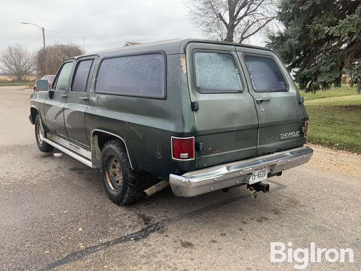 chevrolet-suburban-image-7