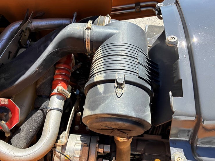 2019-case-580sn-image-71