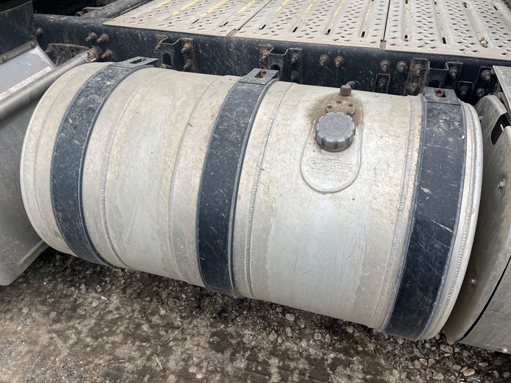 2014-mack-cxu613-semi-image-38