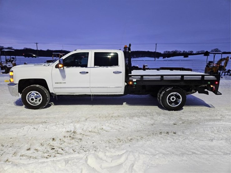2016-chevrolet-3500hd-image-2