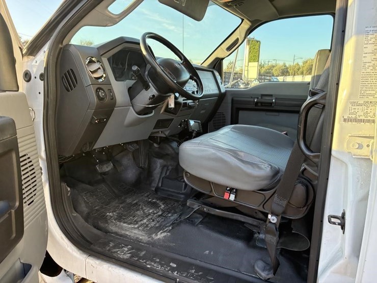 ford-f650-xlt-image-17