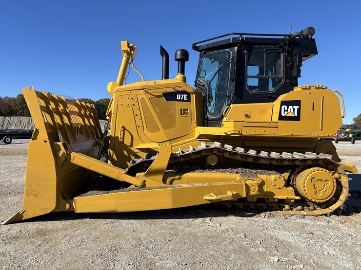 2010-caterpillar-d7e-image-2
