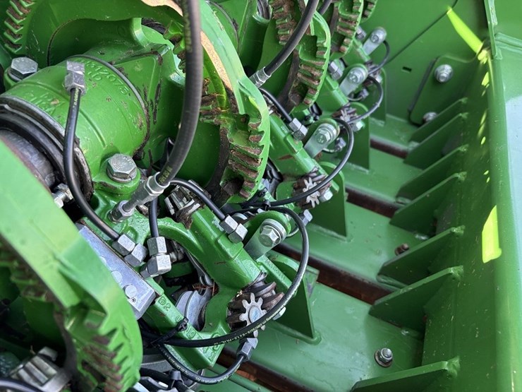 john-deere-l341-image-31