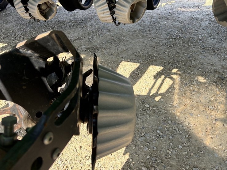 2017-john-deere-1775nt-image-56