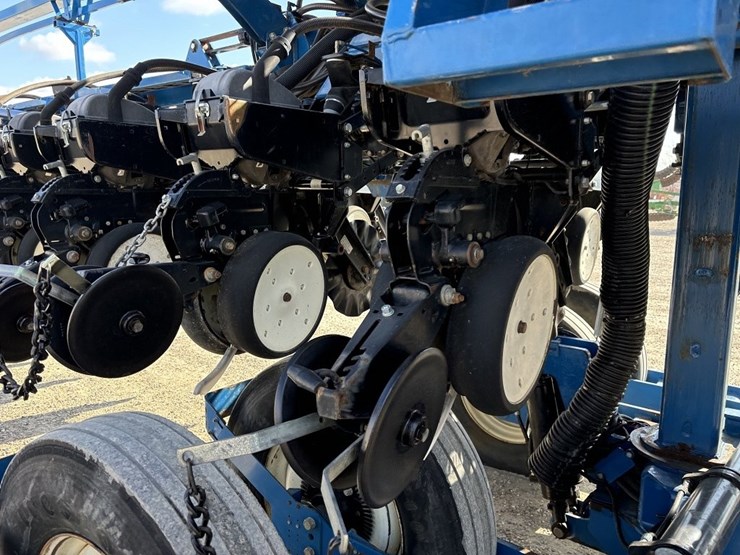 2010-kinze-3660-image-9