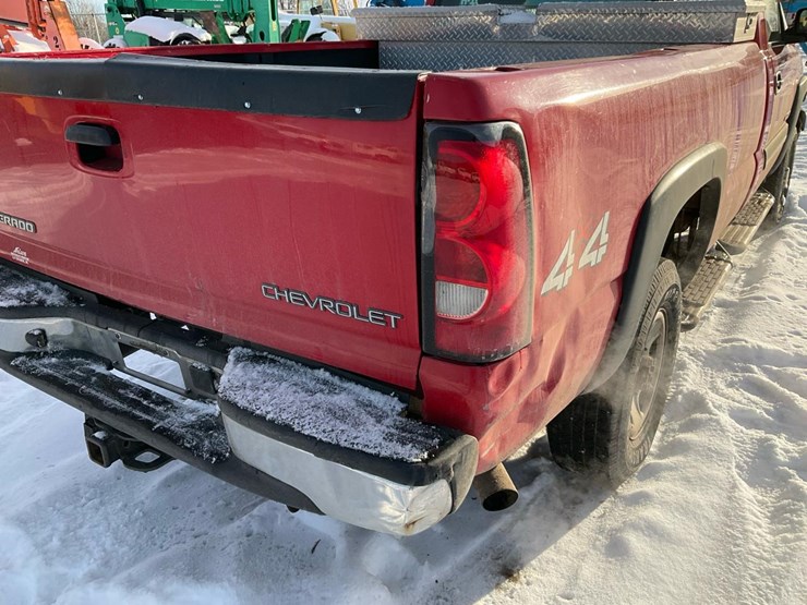 2005-chevrolet-k2500-image-28