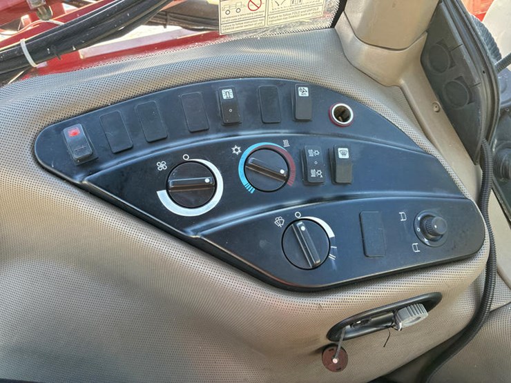 case-ih-patriot-3340-image-93