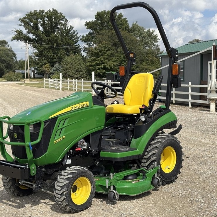 JOHN DEERE 1025R
