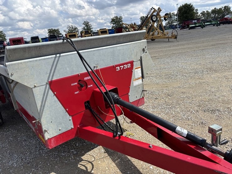 massey-ferguson-3732-image-9