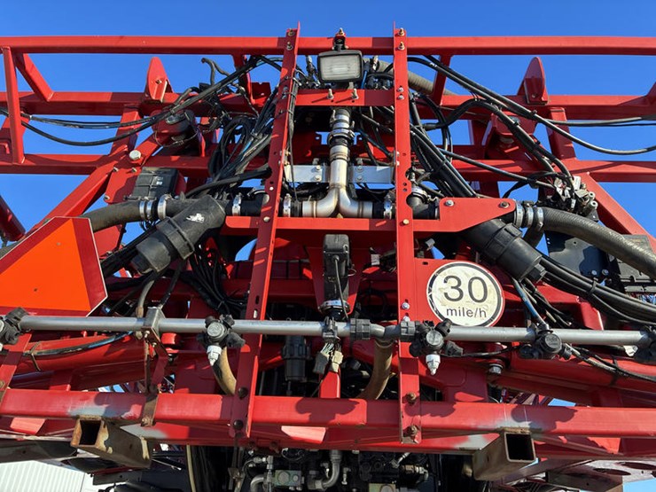 case-ih-patriot-3340-image-31