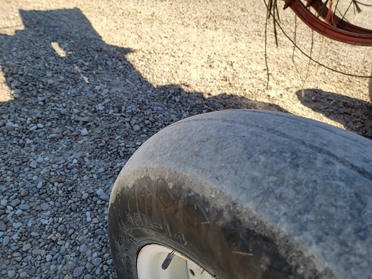 hesston-4550-image-11