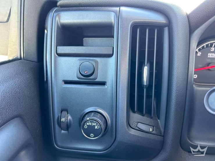 2018-chevrolet-1500-image-15