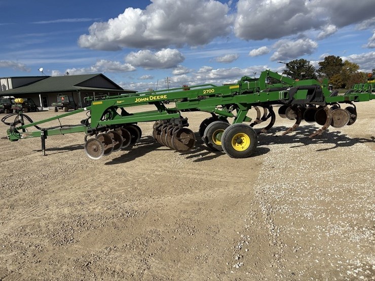 john-deere-2700-image-2