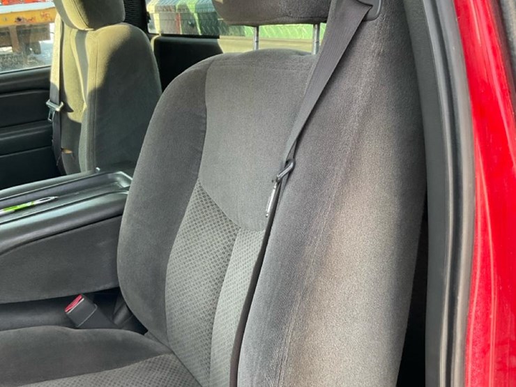 2005-chevrolet-k2500-image-59