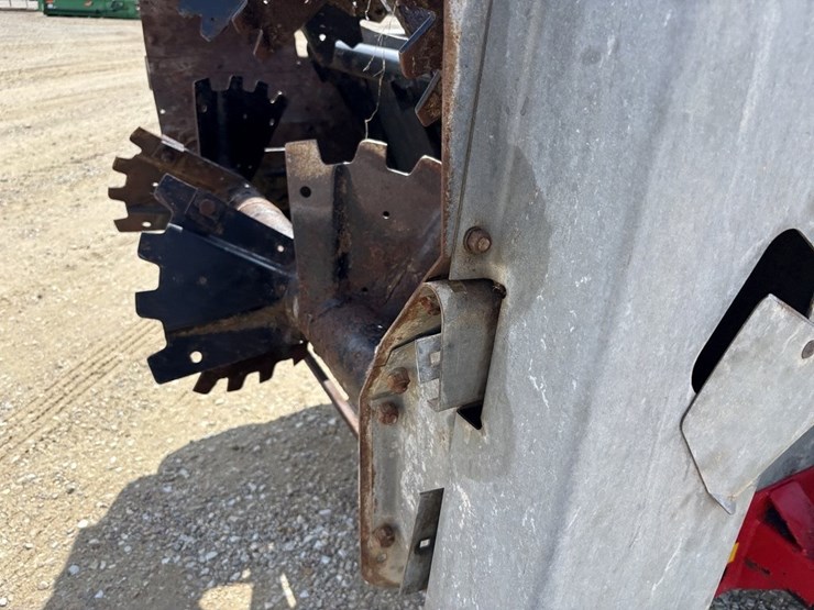 massey-ferguson-3732-image-24