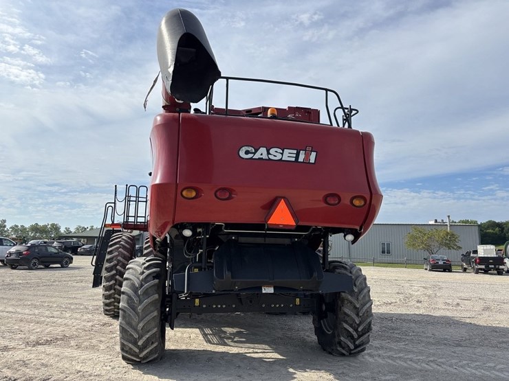 case-ih-7010-image-4