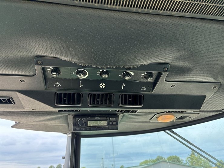 john-deere-4640-image-40