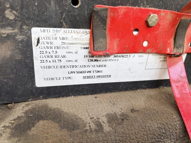 2009-allianz-street-sweeper-image-17