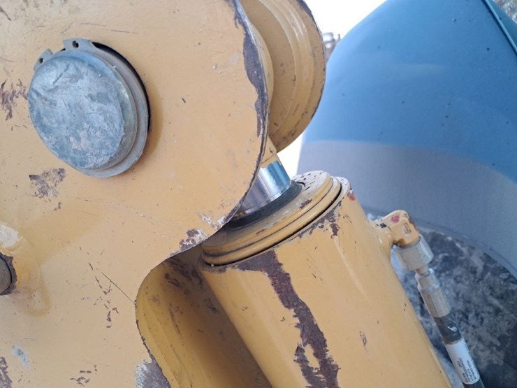 2022-deere-410l-image-25