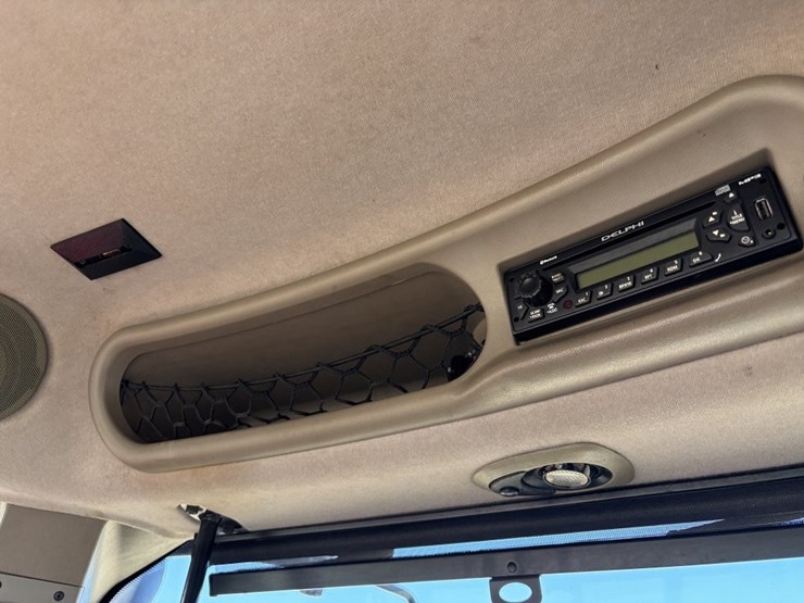 2014-case-ih-340-image-51