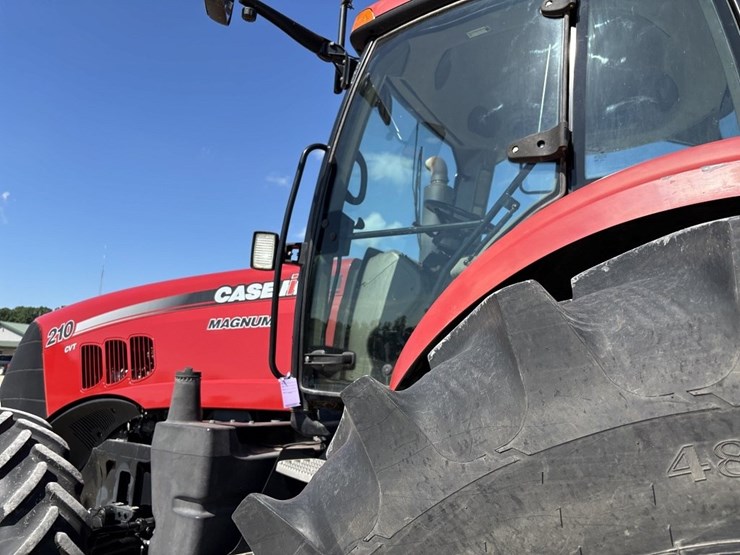 case-ih-magnum-210-cvt-image-28