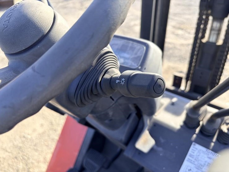 2005-toyota-2fgcu20-forklift-truck-image-16