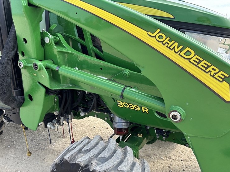 john-deere-3039r-image-12