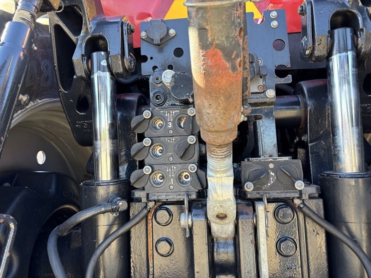 2014-case-ih-340-image-30