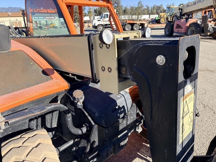 2015-jlg-65-18a-telescopic-reach-lift-image-7