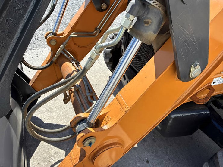 2019-case-580sn-image-22