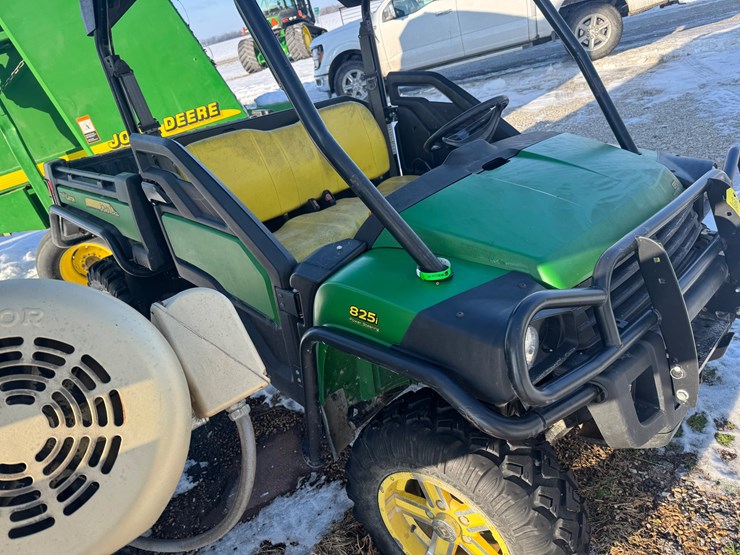2014-john-deere-gator-image-6
